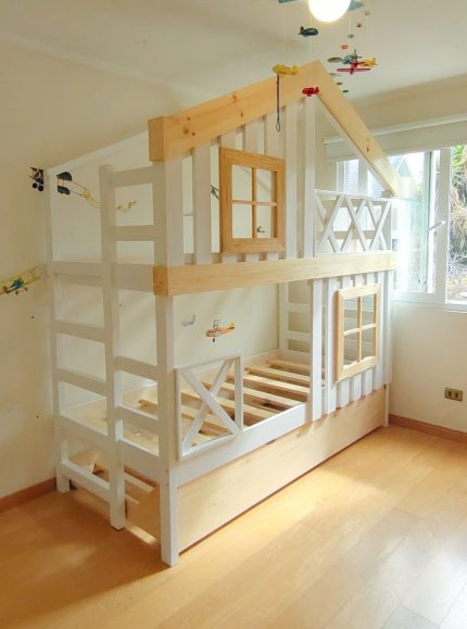 CAMAROTE COLONIAL CON NIDO – cama casita infantil de madera con barandas desmontables