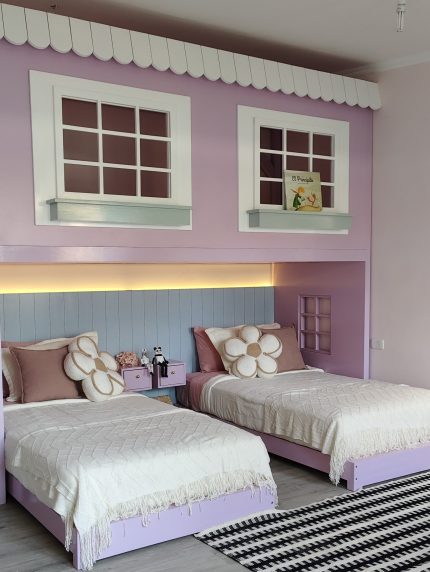ELEVACIÓN SAMANTHA – CAMA ELEVADA O ALTA CON ZONA DE JUEGOS, LUCES Y MUEBLES INTEGRADOS