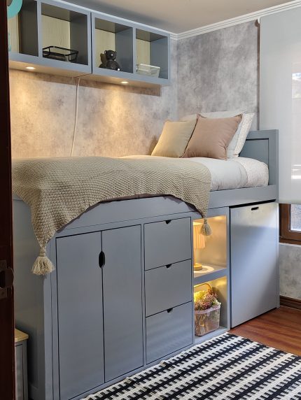CAMA JOSEFA – CAMA ELEVADA CON ESCRITORIO, LIBREROS Y CAJONERAS INTEGRADAS