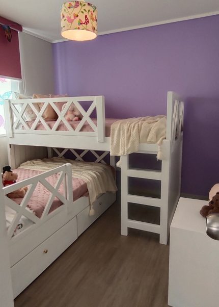 CAMAROTE MEDIEVAL CON CAJONES, camas independientes, de madera, blancas con barandas desmontables