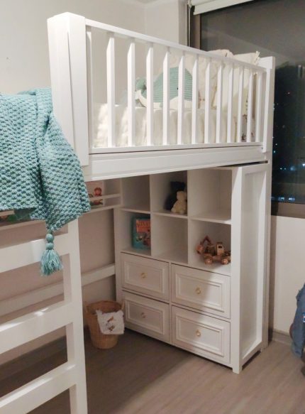 CAMA ALTA DELICADA cama infantil y juvenil con muebles integrados y espacio de almacenamiento – Moblalesly