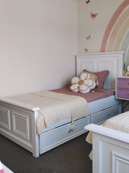 CAMA CON CAJONES VICTORIANA cama infantil y juvenil de madera resistente con estilo clásico y cajones de almacenamiento – Moblalesly