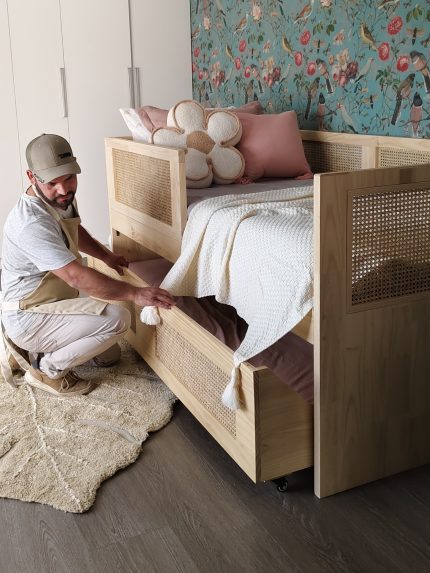 CAMA NIDO BRASIL RATÁN – cama infantil de pino finger en madera natural con baranda