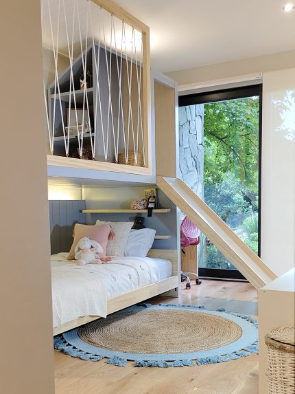 CAMA ELEVADA CON SOGAS Y RESBALÍN – zona de juegos con cama independiente