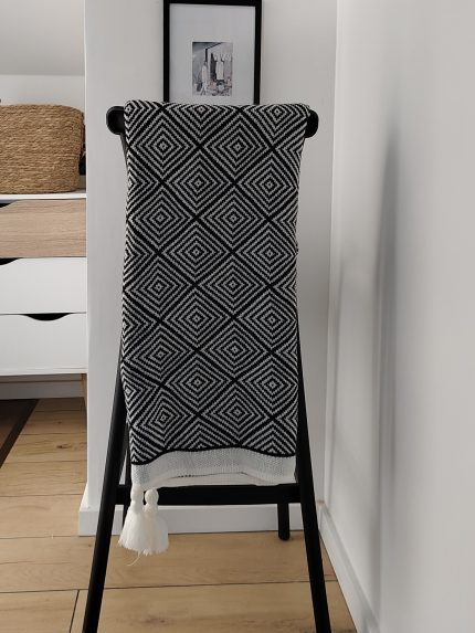 MANTA DIAMANTE NEGRO – manta decorativa blanco y negro 130×150 cm