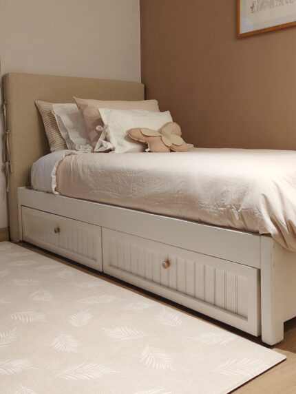 CAMA CON RESPALDO ACOLCHADO Y CAJONES – cama de madera con diseño moderno y almacenamiento